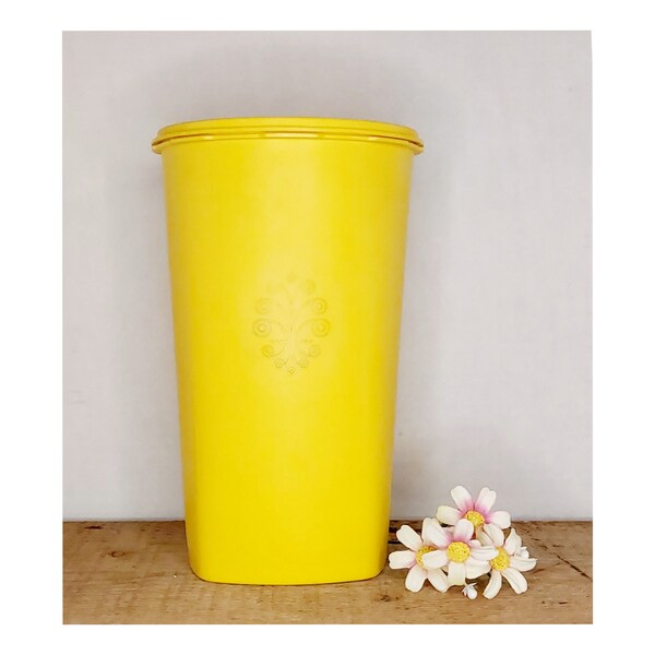 Vintage Tupperware Servalier Tall Canister 1222-4 Yellow Lid 808-32 USA, 1970s