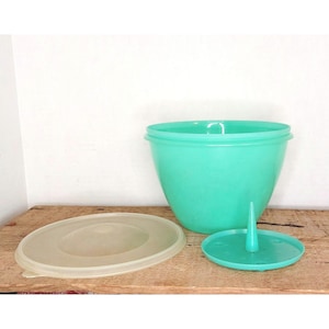 Vintage Jadeite Green Tupperware Domed Lettuce Crisper/ Keeper with Spike
