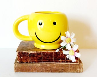 Vintage Yellow Smiley Mug