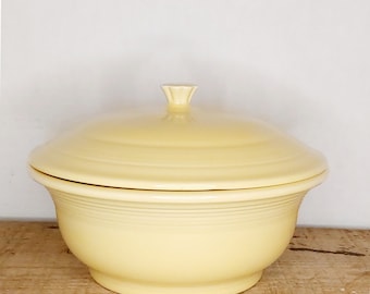 Fiestaware Pale Yellow Round Casserole Dish With Lid 70 oz, HLC Made USA 1999
