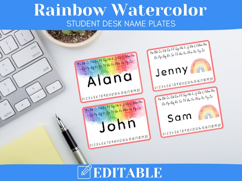 Pu&ograve; includere: Etichette per scrivanie per studenti in acquerello arcobaleno modificabili con un design arcobaleno e i numeri da 0 a 20. Le etichette per scrivanie presentano i nomi Alana, Jenny, John e Sam.