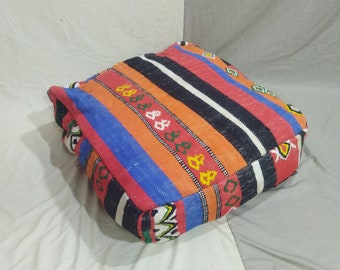 Pouf cosy chic en boujaad, pouf en laine kilim marocain, pouf en laine tissée à la main, pouf ancien bohème, coussin de sol marocain, pouf boho aera.