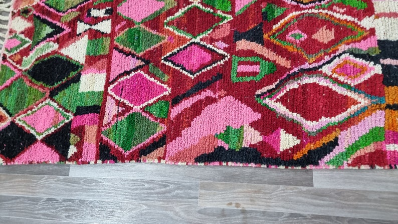 Magnifique tapis en laine multicolore, tapis marocain rouge, tapis géométrique unique, tapis boujaad coloré, tapis marocain de haute qualité, tapis géométriques uniques image 10