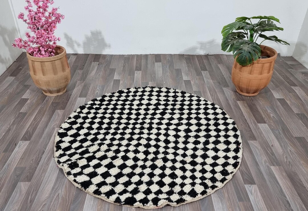 ROUNDU BLACK WOOL ,checkered Round Rug ,black and White Rug -round ...