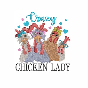 Könnte beinhalten: Ein farbenfrohes Stickmuster mit vier Hühnern, die Brillen und Schleifen tragen, mit dem Text "Crazy Chicken Lady" darunter.