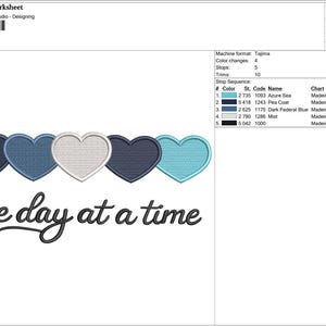 K&ouml;nnte beinhalten: Ein Stickdesign mit f&uuml;nf Herzen in Blau- und Wei&szlig;t&ouml;nen und dem Schriftzug "one day at a time". Das Design ist 19,38 cm breit und 8,33 cm hoch. Geeignet f&uuml;r Maschinenstickerei.