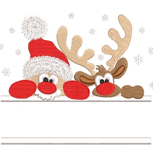 Puede incluir: Un Papá Noel rojo y blanco y un reno marrón asomándose por encima de una pancarta blanca con un borde blanco.  Nieve cae en el fondo.