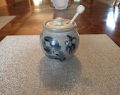 Vintage Wisconsin Pottery Honey Pot With Lid Floral Bee Design 1992