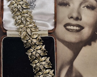 Bracelet Vintage Biche De Bere Paris - Doré - Création Française - Occasion