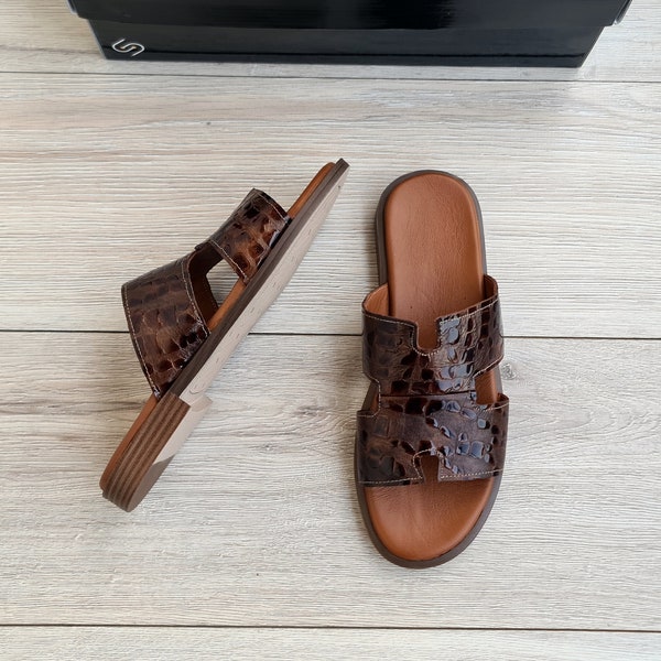 Premium Leder Herren Sandalen | Handgefertigte Anti-Rutsch-Slides mit Gummisohle | Offene Zehenhausschuhe für Männer und Frauen