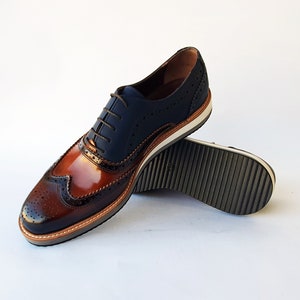 Zapatos Oxford con punta de ala de espectador de cuero hechos a mano / Zapatos de vestir formales para hombre marrón-azul marino / Zapato casual con cordones para hombres