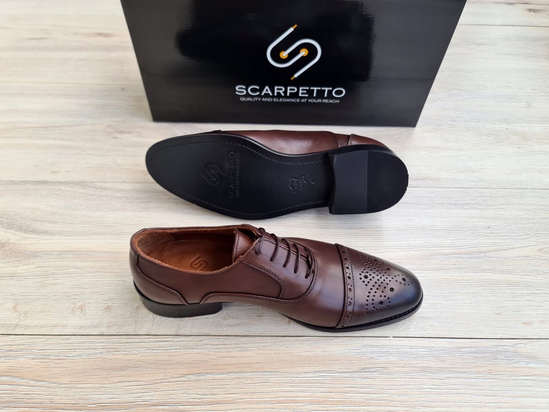Scarpe eleganti Oxford in pelle fatte a mano: scarpe eleganti da uomo con lacci immagine 3