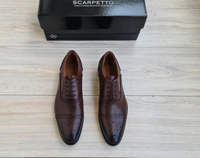 Scarpe eleganti Oxford in pelle fatte a mano: scarpe eleganti da uomo con lacci immagine 4