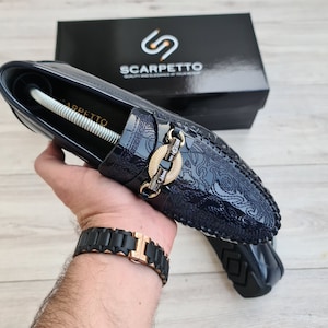 Men&#39;s Embroidered Patent Leather Loafers