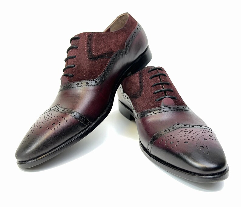 Handgefertigter weinroter Lederkleidschuh: Herrenschuhe mit Flügelspitze Bild 1
