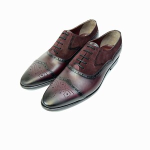 Handgefertigter weinroter Lederkleidschuh: Herrenschuhe mit Flügelspitze Bild 9