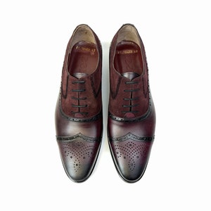Handgefertigter weinroter Lederkleidschuh: Herrenschuhe mit Flügelspitze Bild 10