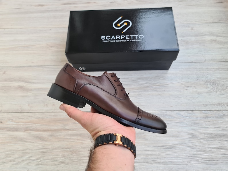 Scarpe eleganti Oxford in pelle fatte a mano: scarpe eleganti da uomo con lacci immagine 2