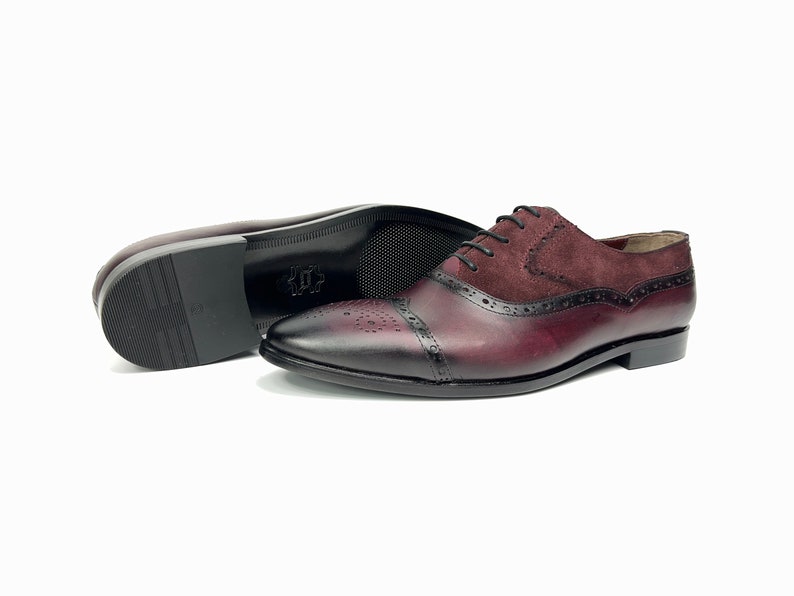 Handgefertigter weinroter Lederkleidschuh: Herrenschuhe mit Flügelspitze Bild 2