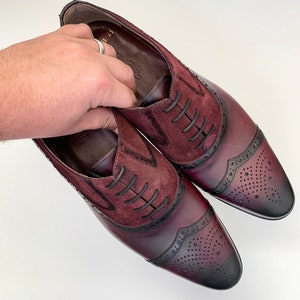 Handgefertigter weinroter Lederkleidschuh: Herrenschuhe mit Flügelspitze Bild 7