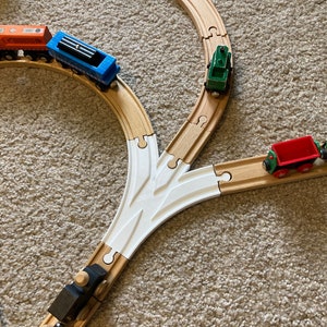 Wooden train track 3 to 1 connector