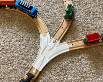 Wooden train track 3 to 1 connector