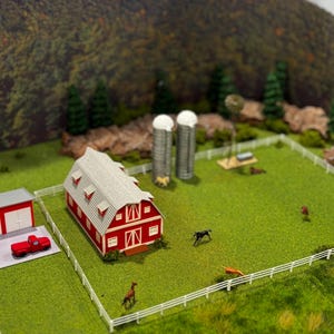 N Scale Red Barn Set