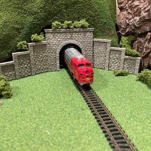 N scale single track tunnel with side walls