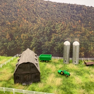 N Scale Weathered Barn Set