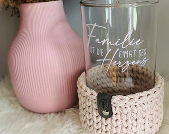 Windlicht Häkelkorb Häkelwindlicht | Vase | Glas mit Spruch Familie | Scandi Home | personalisiertes Kerzenglas Blockkerze | Teelichtglas