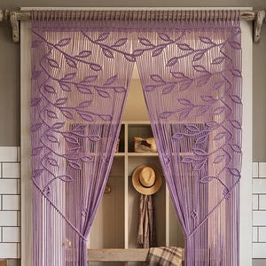 Bardzo duża zasłona makramowa w kolorze lawendy, parawan w stylu boho z wzorem liści