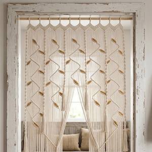 Cortina de porta em tom creme neutro marfim, cobertura longa para janela, divisória de ambientes boho, cobertura para armário.