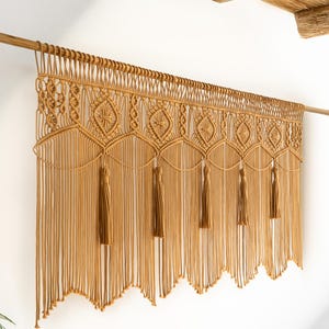 Cortina de macramê feita à mão, estilo boho, tamanho e cor personalizáveis.