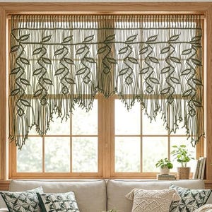 オリーブグリーンの植物柄マクラメ壁掛け、葉模様のタペストリー（農家風リビングルーム用）