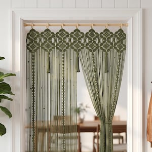 Cortina de macramé verde oliva para puerta, separador de ambientes de arte geométrico bohemio en fibra, tapiz anudado a mano.