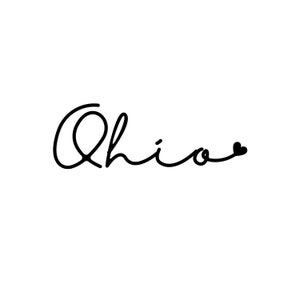 Könnte beinhalten: Handschriftliche Kursivschrift des Wortes "Ohio" mit einem kleinen Herzen am Ende.