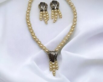 Chic RICHELIEU Faux Pearl Tulip Silver Plated Pendant and Earrings