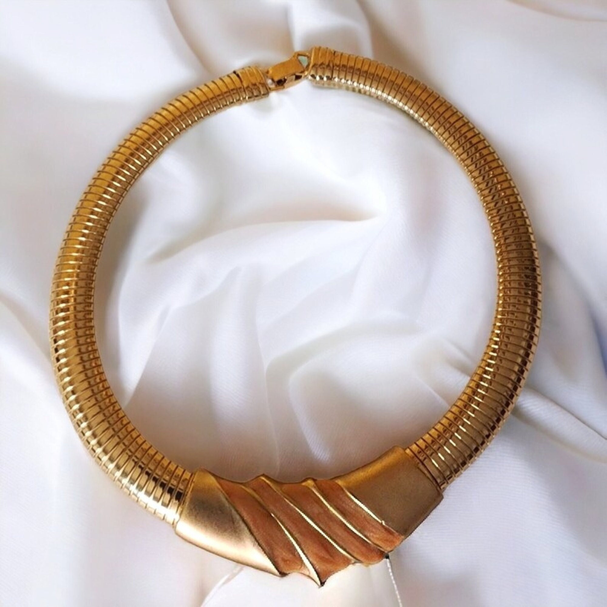 Omega hot sale choker necklace