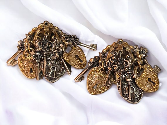 Skeleton Key Padlock Charm Dangle Drop Vintage Vi… - image 1