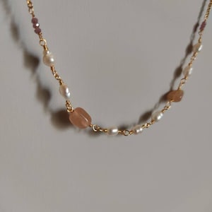 Handmade chain with river pearls and stones / small pearl necklace / minimal necklace / pearl necklace, crystals and stones