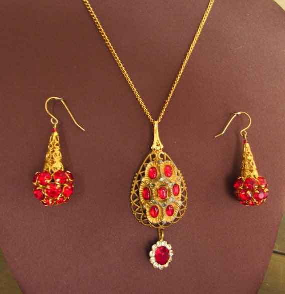 Red and Gold Jubilee Set - image 2