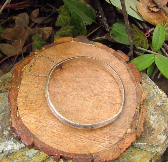 Vintage Embossed Silver Bangle - image 4