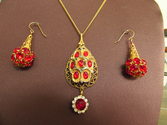 Red and Gold Jubilee Set - image 6