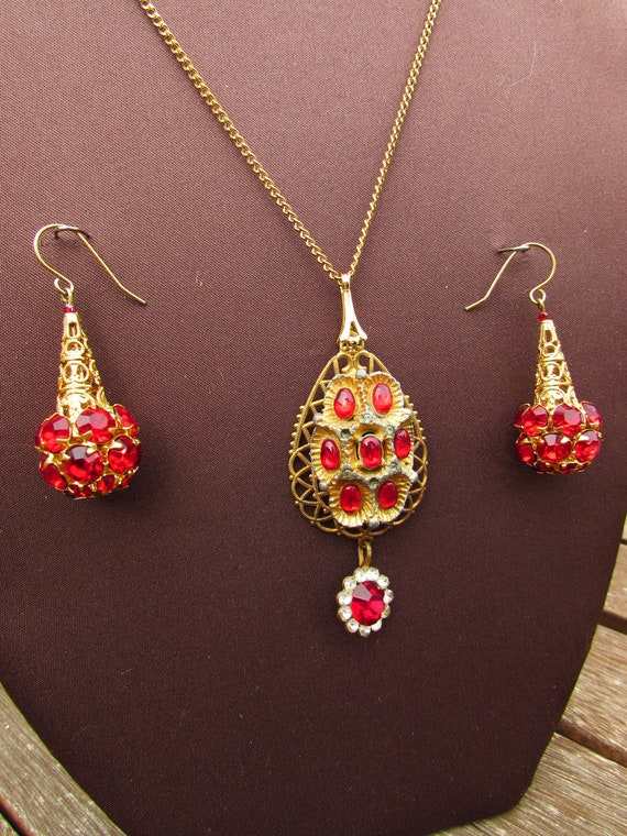 Red and Gold Jubilee Set - image 1