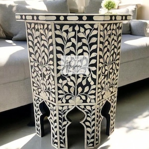 Handgefertigter Couchtisch aus Knochen mit Intarsien: Achteck-Akzenttisch, Blumenmuster