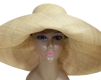 Handwoven Madagascar Raffia Sun Hat: Wide Brim, Packable  display picture 3