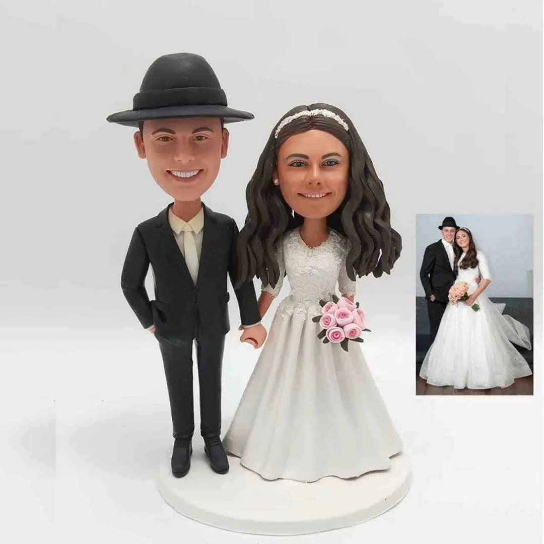 Custom Couple Bobblehead With Pet - Personalized Handmade Figurine From Your Photo (2 People + 1 Dog/Cat)