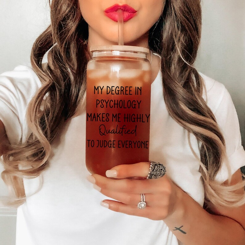 Taza de café helado divertida para estudiantes de psicología, regalo para psicólogos, vaso de café con pajita, taza con mi título en psicología, regalo divertido para graduados 16 oz Clear Glass