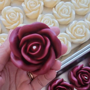 Rose shaped candle, Mother's day gift candle, Gift for mom, handmade natural soy wax candle, non-toxic image 5