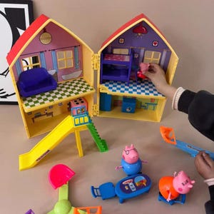 Peppa Pig ULTIMATE Play World – House + School + Playground + 20 Characters! Compact & Adorable Gift for Toddlers!